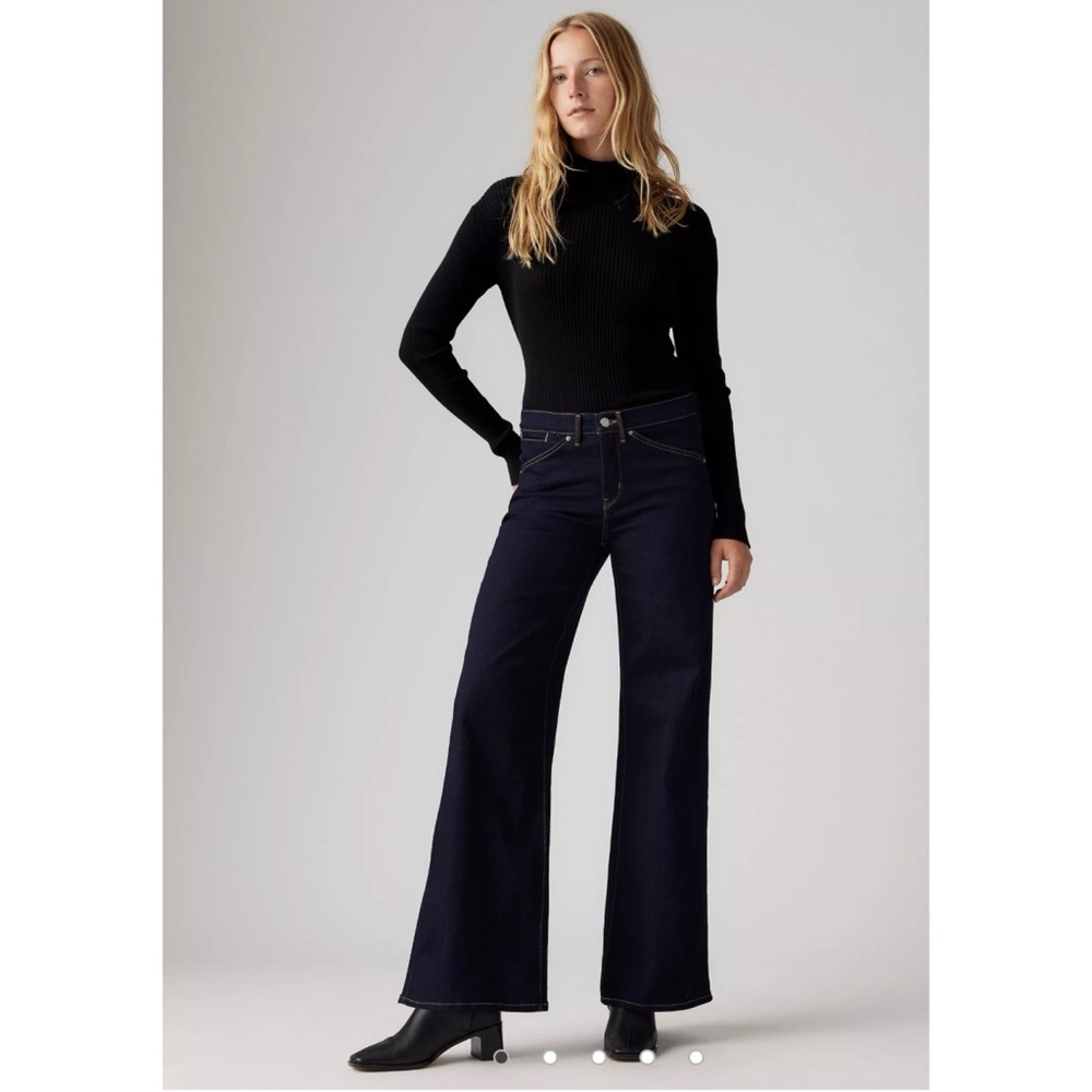 Levi's 318 Shaping Wide Leg Jeans